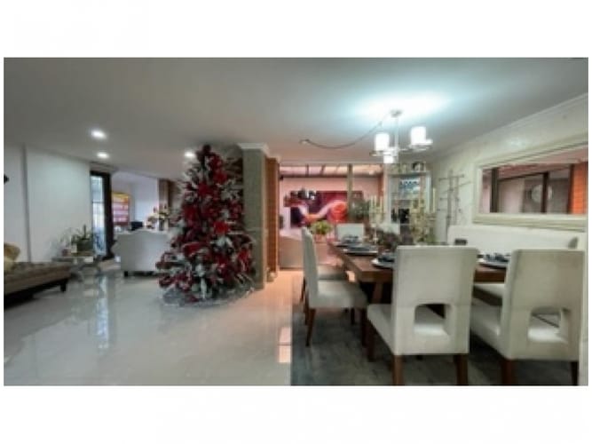 Casa de 3 alcobas en venta en Loma Del Escobero, Envigado, 180 m² · foto 11 de 24