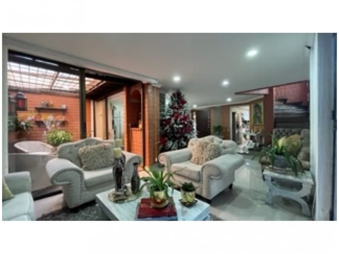 Casa de 3 alcobas en venta en Loma Del Escobero, Envigado, 180 m² · foto 12 de 24