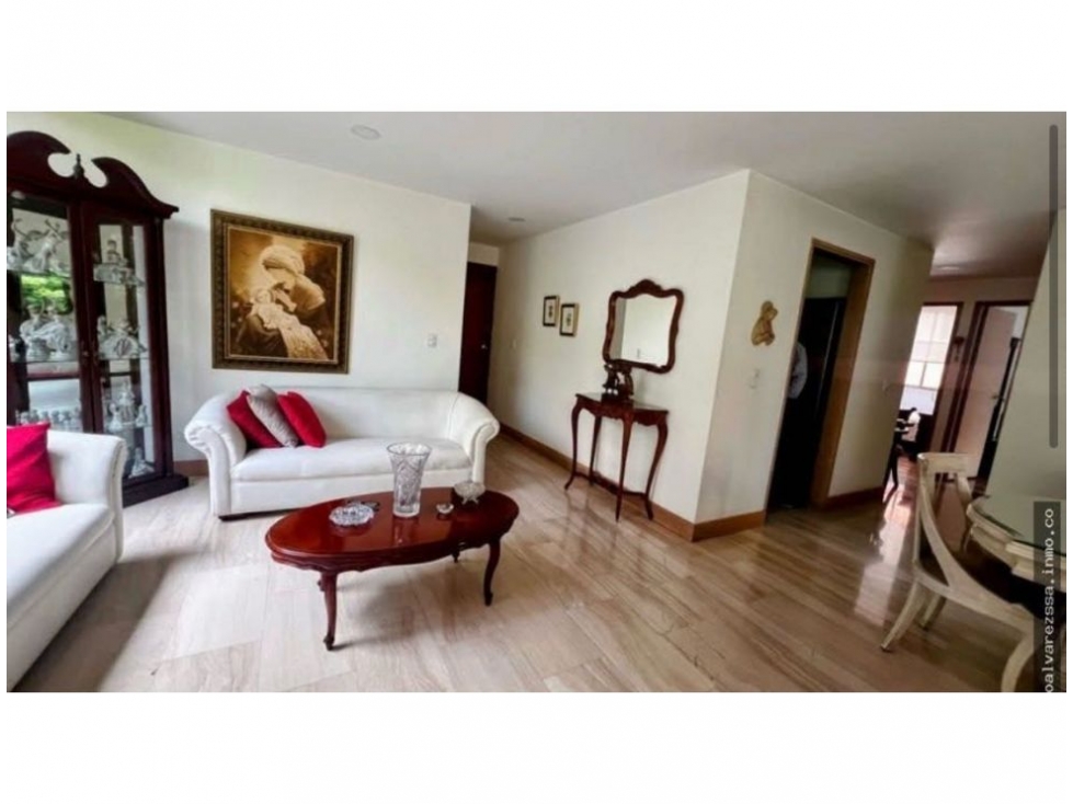 Apartamento en venta en El Poblado, Medellín · foto 3 de 11
