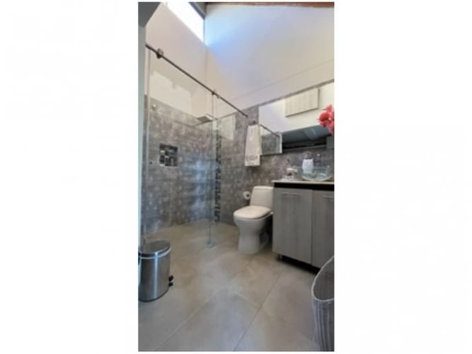 Casa de 3 alcobas en venta en Loma Del Escobero, Envigado, 180 m² · foto 18 de 24
