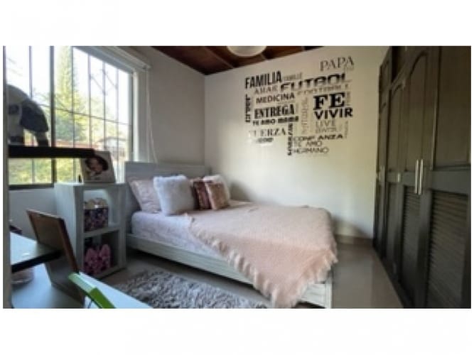 Casa de 3 alcobas en venta en Loma Del Escobero, Envigado, 180 m² · foto 20 de 24