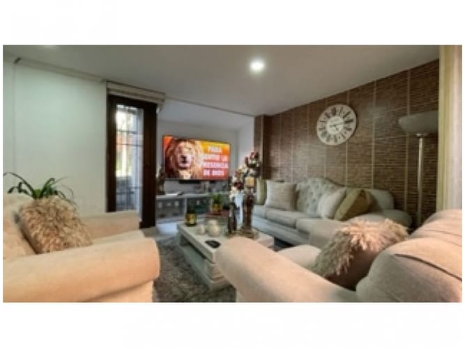 Casa de 3 alcobas en venta en Loma Del Escobero, Envigado, 180 m² · foto 21 de 24