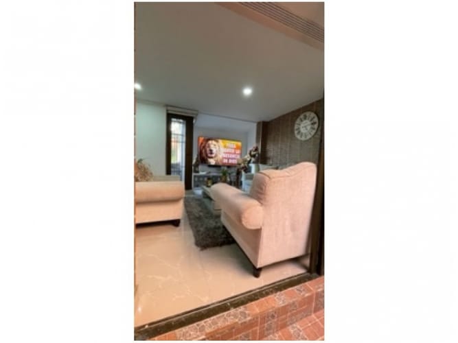 Casa de 3 alcobas en venta en Loma Del Escobero, Envigado, 180 m² · foto 23 de 24