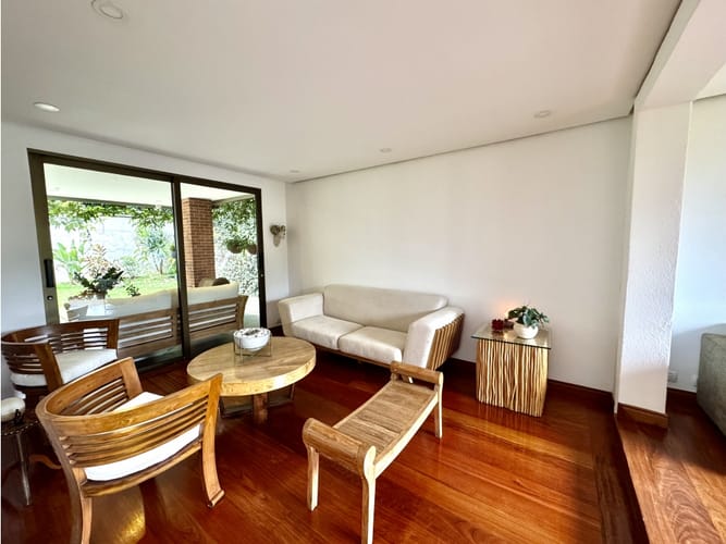 Casa de 3 alcobas en venta en El Poblado, Medellín, 406 m² · foto 2 de 6