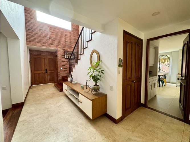 Casa de 3 alcobas en venta en El Poblado, Medellín, 406 m² · foto 3 de 6
