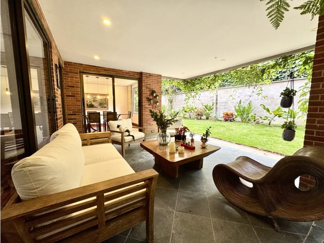 Casa de 3 alcobas en venta en El Poblado, Medellín, 406 m² · foto 5 de 6