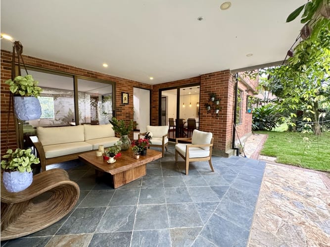 Casa de 3 alcobas en venta en El Poblado, Medellín, 406 m² · foto 6 de 6