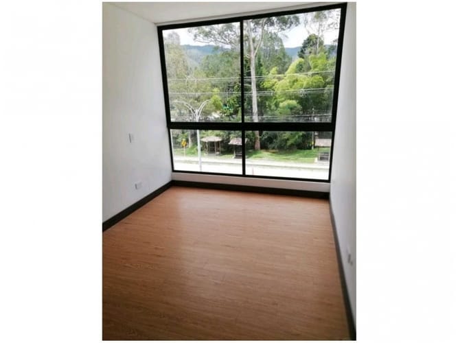 Apartamento de 3 alcobas en venta en Santa Elena, Medellín, 86 m² · foto 2 de 8