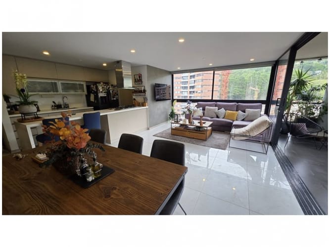 Apartamento de 3 alcobas en venta en Altos Del Poblado, Medellín, 122 m² · foto 2 de 20