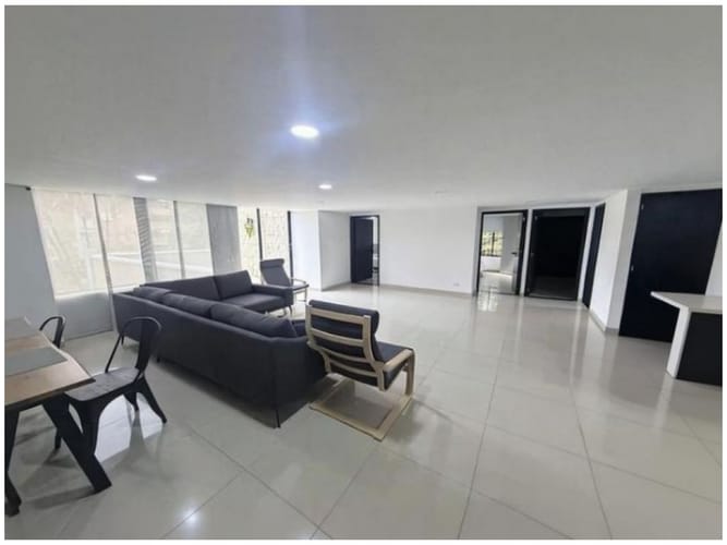 Apartamento de 3 alcobas en venta en Las Lomas, Medellín, 228 m² · foto 2 de 17
