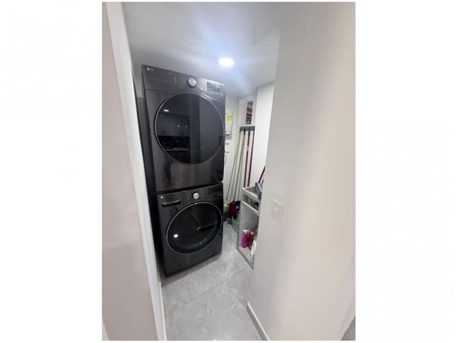 Apartamento de 3 alcobas en venta en Las Lomas, Medellín, 228 m² · foto 8 de 17
