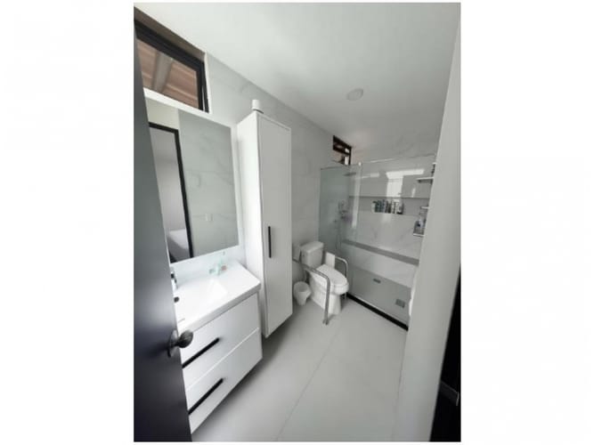 Apartamento de 3 alcobas en venta en Las Lomas, Medellín, 228 m² · foto 11 de 17