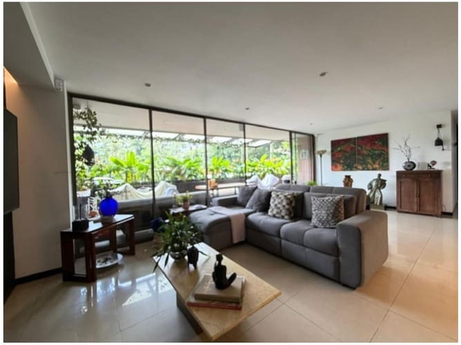 Apartamento de 2 alcobas en venta en El Poblado, Medellín, 150 m² · foto 2 de 24