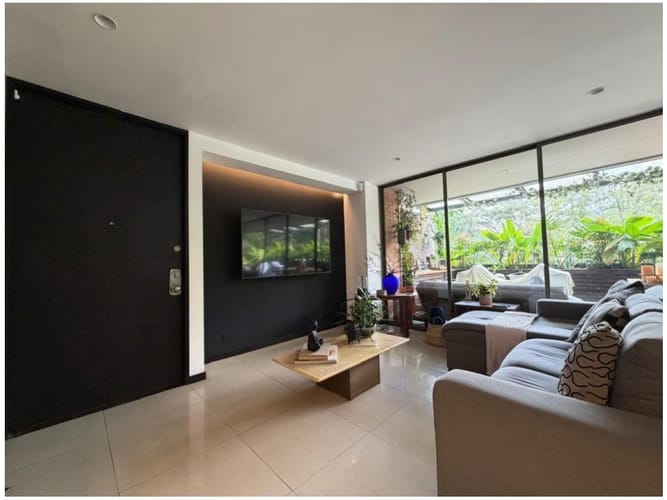Apartamento de 2 alcobas en venta en El Poblado, Medellín, 150 m² · foto 3 de 24