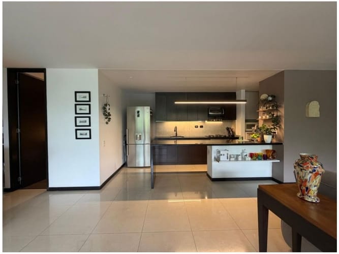 Apartamento de 2 alcobas en venta en El Poblado, Medellín, 150 m² · foto 4 de 24