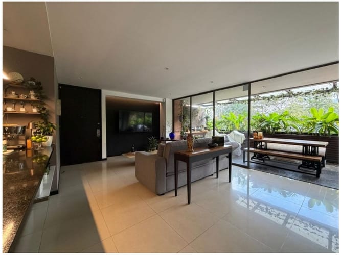 Apartamento de 2 alcobas en venta en El Poblado, Medellín, 150 m² · foto 5 de 24
