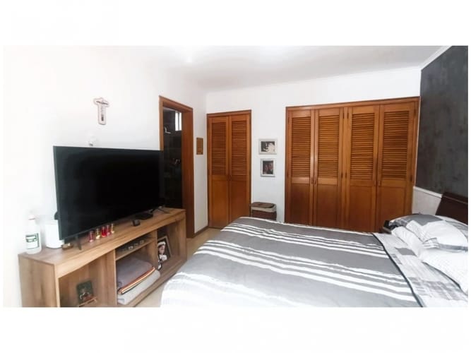 Apartamento de 3 alcobas en venta en Castropol, Medellín, 319 m² · foto 19 de 24