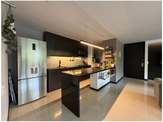 Apartamento de 2 alcobas en venta en El Poblado, Medellín, 150 m² · foto 6 de 24
