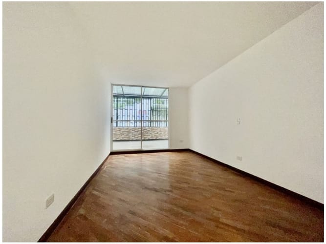 Apartamento de 2 alcobas en venta en El Poblado, Medellín, 128 m² · foto 2 de 12