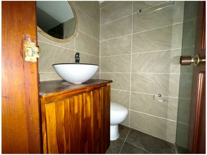 Apartamento de 2 alcobas en venta en El Poblado, Medellín, 128 m² · foto 3 de 12
