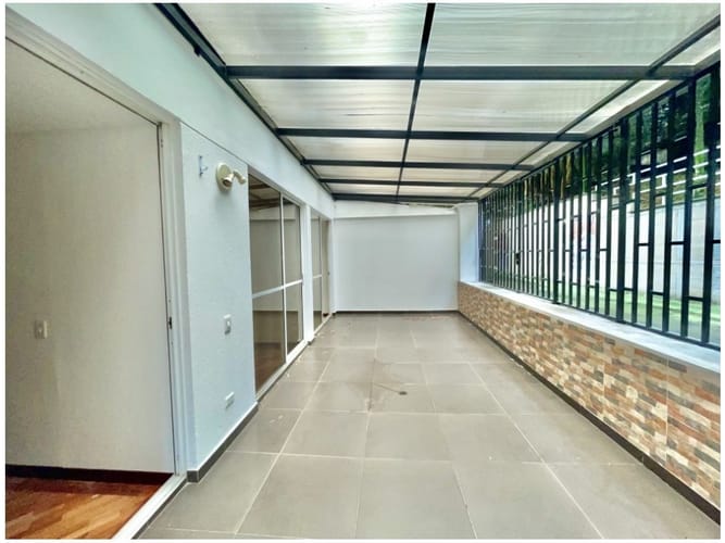 Apartamento de 2 alcobas en venta en El Poblado, Medellín, 128 m² · foto 12 de 12