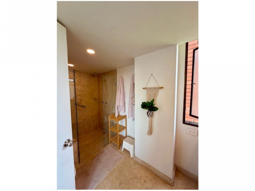Apartamento en venta en El Poblado, Medellín · foto 7 de 24