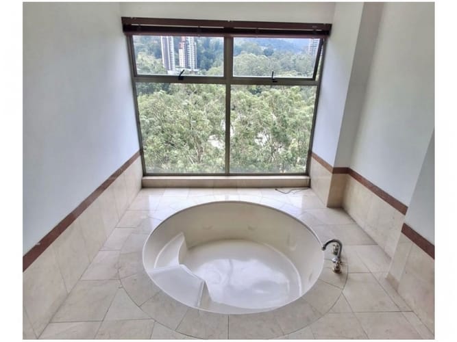Apartamento de 3 alcobas en venta en Los Balsos, Medellín, 316 m² · foto 13 de 23
