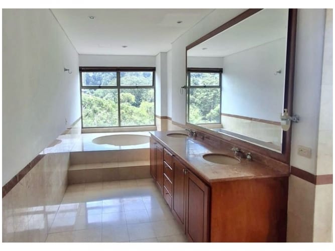 Apartamento de 3 alcobas en venta en Los Balsos, Medellín, 316 m² · foto 17 de 23