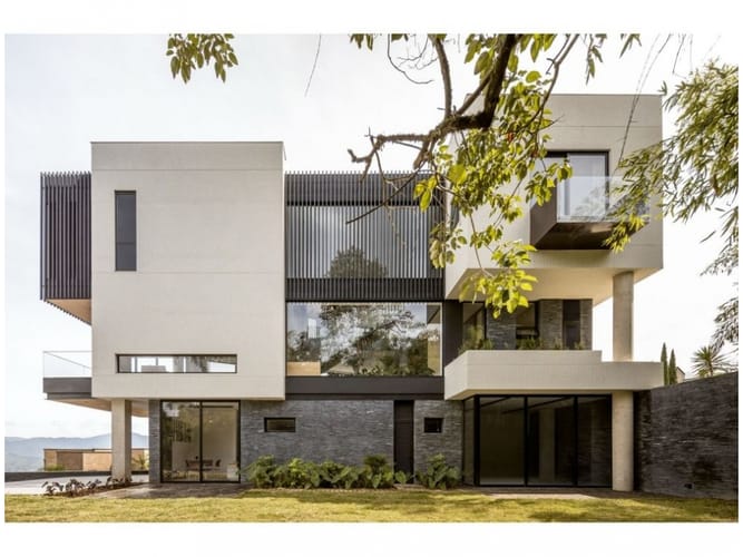 Casa de 4 alcobas en venta en El Poblado, Medellín, 752 m² · foto 15 de 24