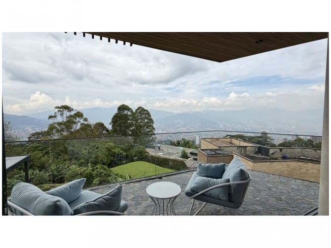 Casa de 4 alcobas en venta en El Poblado, Medellín, 752 m² · foto 18 de 24