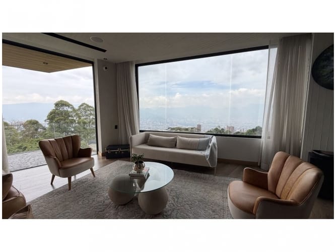 Casa de 4 alcobas en venta en El Poblado, Medellín, 752 m² · foto 19 de 24