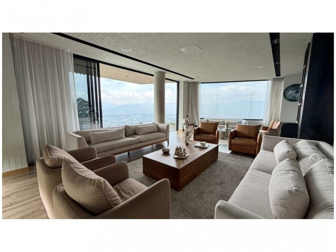 Casa de 4 alcobas en venta en El Poblado, Medellín, 752 m² · foto 20 de 24