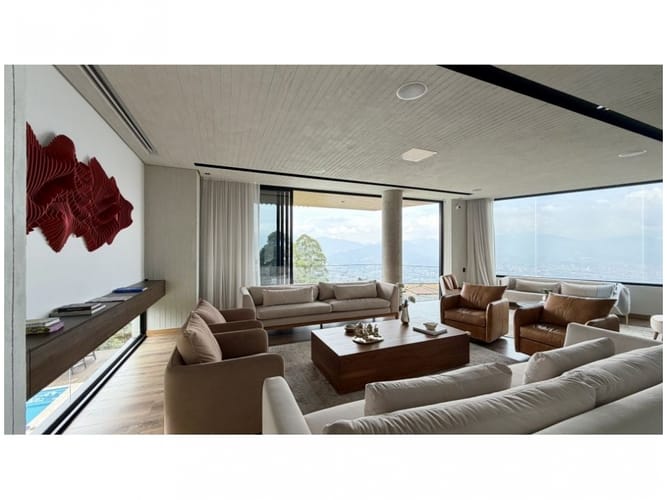 Casa de 4 alcobas en venta en El Poblado, Medellín, 752 m² · foto 21 de 24