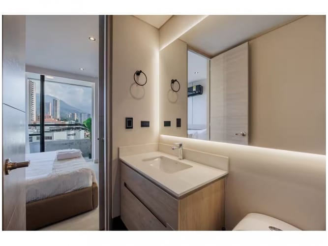 Apartamento de 2 alcobas en venta en El Poblado, Medellín, 62 m² · foto 13 de 24