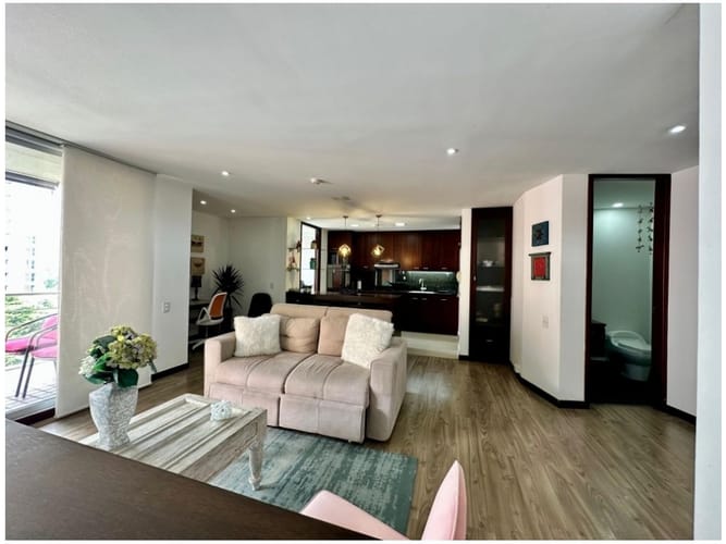 Apartaestudio en venta en El Poblado, Medellín, 72 m² · foto 4 de 20