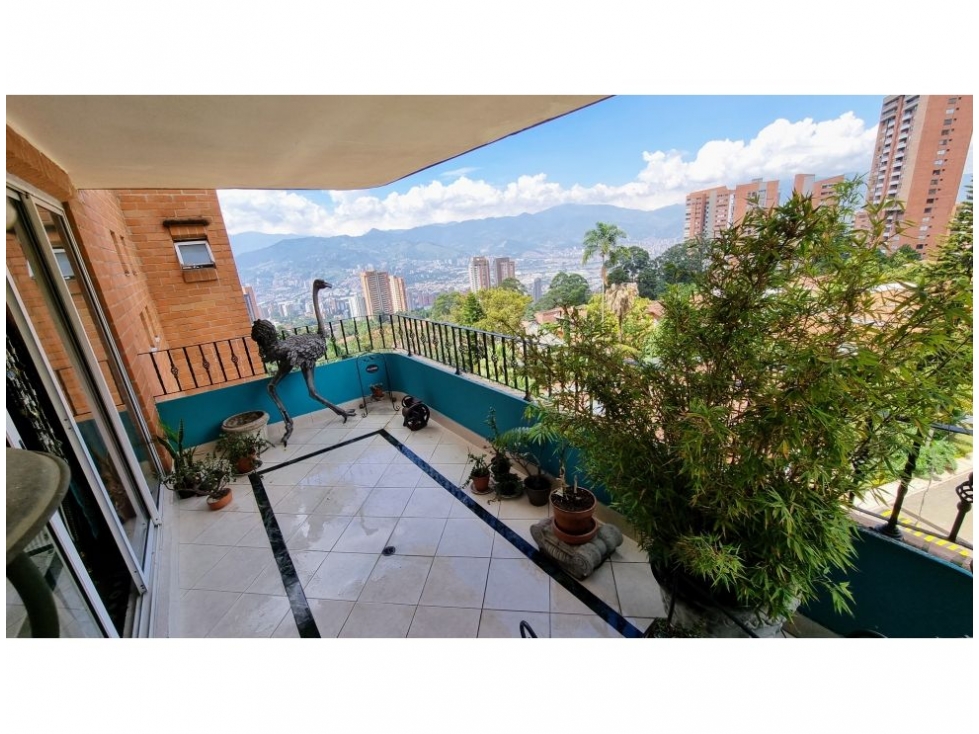 Apartamento en venta en El Poblado, Medellín · foto 2 de 24