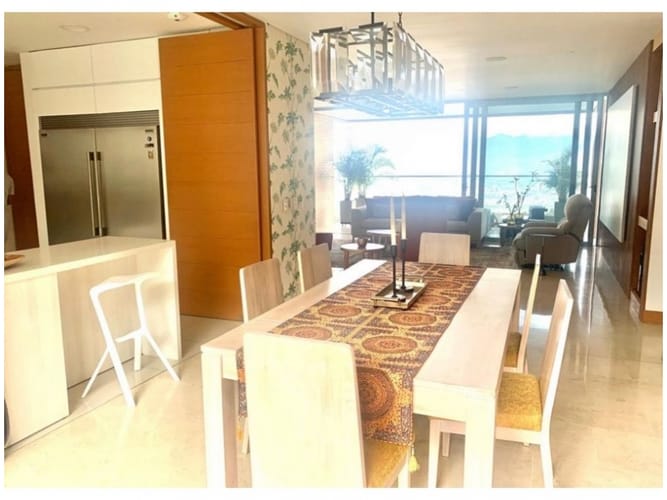 Apartamento de 3 alcobas en venta en El Poblado, Medellín, 298 m² · foto 10 de 24