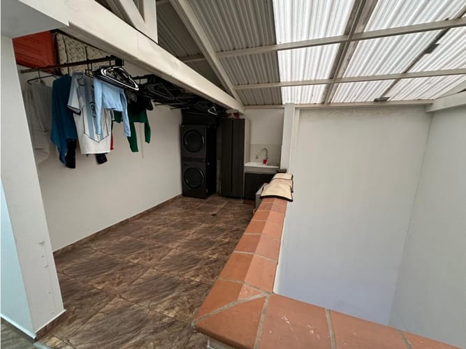 Casa de 7 alcobas en venta en Santa Mónica, Medellín, 362 m² · foto 2 de 24
