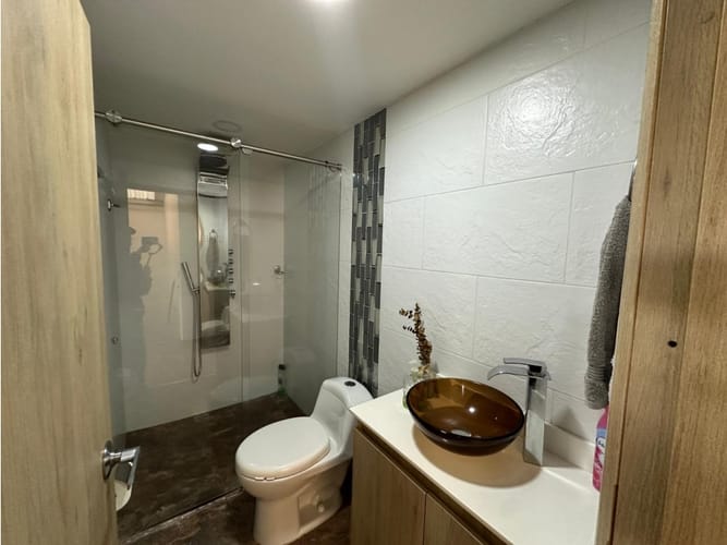 Casa de 7 alcobas en venta en Santa Mónica, Medellín, 362 m² · foto 3 de 24