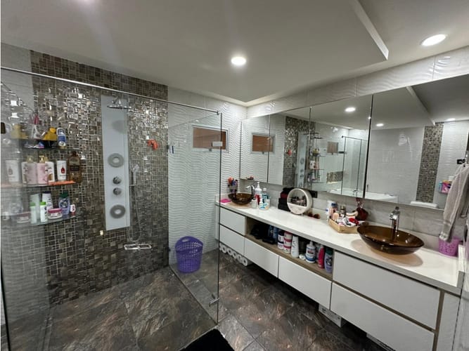Casa de 7 alcobas en venta en Santa Mónica, Medellín, 362 m² · foto 4 de 24