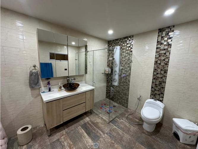 Casa de 7 alcobas en venta en Santa Mónica, Medellín, 362 m² · foto 8 de 24