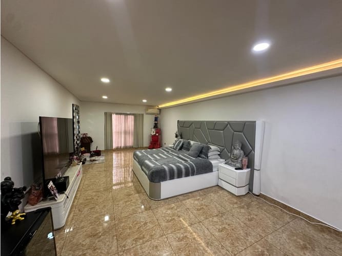 Casa de 7 alcobas en venta en Santa Mónica, Medellín, 362 m² · foto 9 de 24