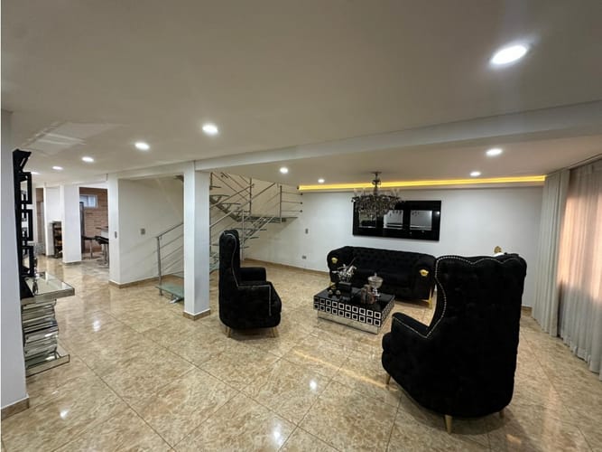 Casa de 7 alcobas en venta en Santa Mónica, Medellín, 362 m² · foto 10 de 24