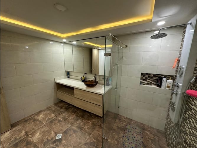 Casa de 7 alcobas en venta en Santa Mónica, Medellín, 362 m² · foto 19 de 24