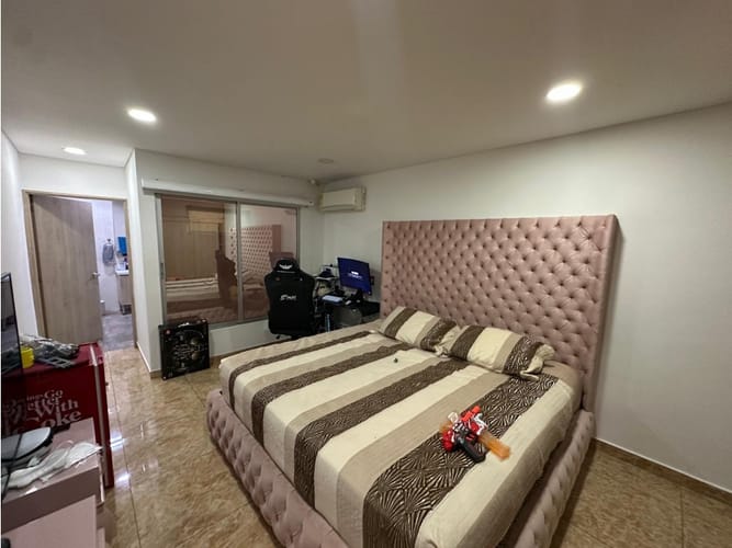 Casa de 7 alcobas en venta en Santa Mónica, Medellín, 362 m² · foto 20 de 24