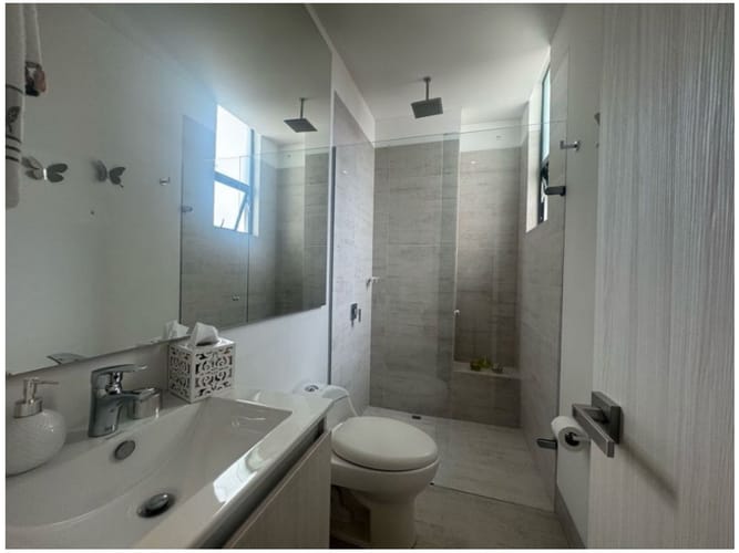 Apartamento de 3 alcobas en venta en El Poblado, Medellín, 163 m² · foto 8 de 13