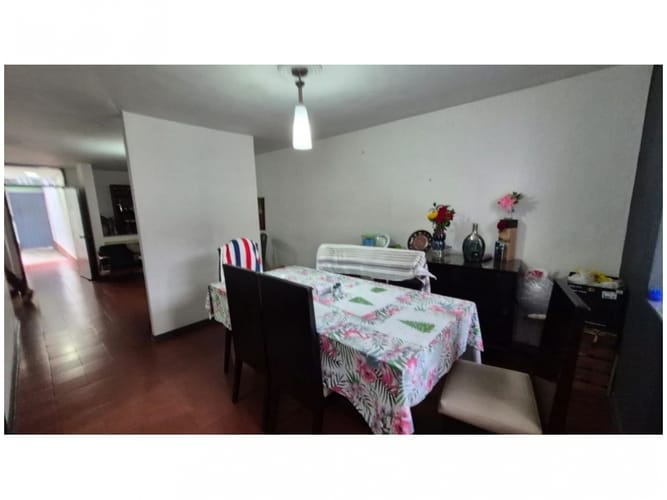 Casa de 6 alcobas en venta en El Poblado, Medellín, 215 m² · foto 9 de 19