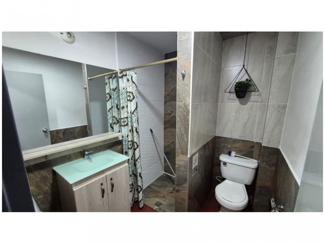Casa de 6 alcobas en venta en El Poblado, Medellín, 215 m² · foto 18 de 19