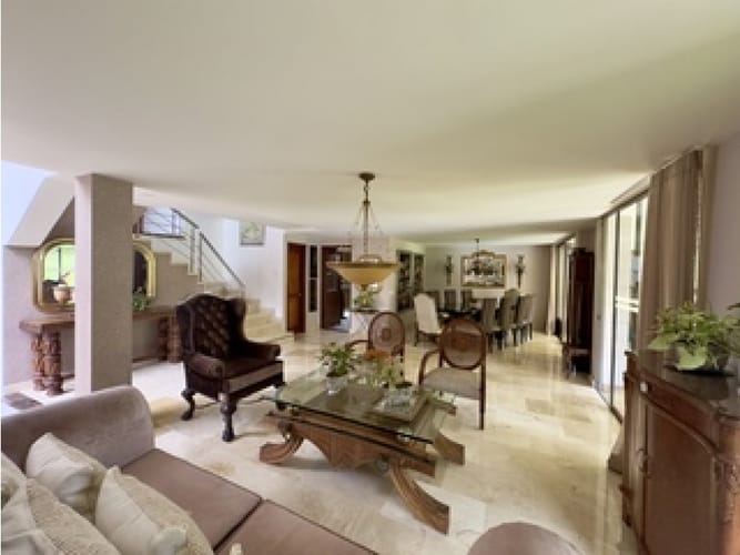Casa de 4 alcobas en venta en La Sebastiana, Envigado, 388 m² · foto 2 de 6
