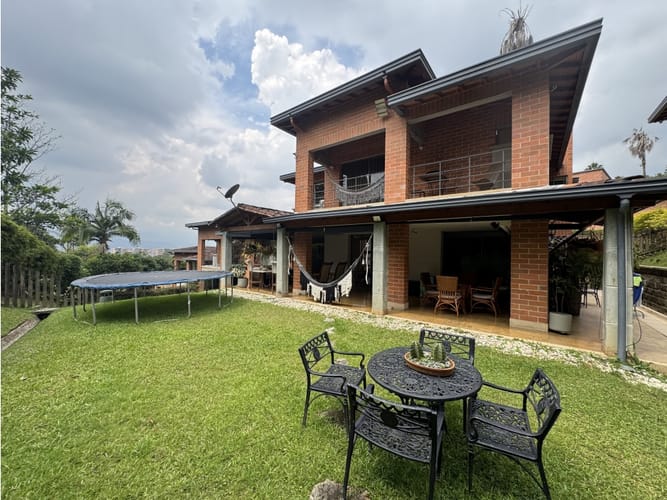 Casa de 4 alcobas en venta en La Sebastiana, Envigado, 388 m² · foto 3 de 6
